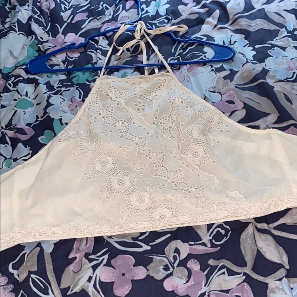 LACE HALTER TOP SIZE MEDIUM